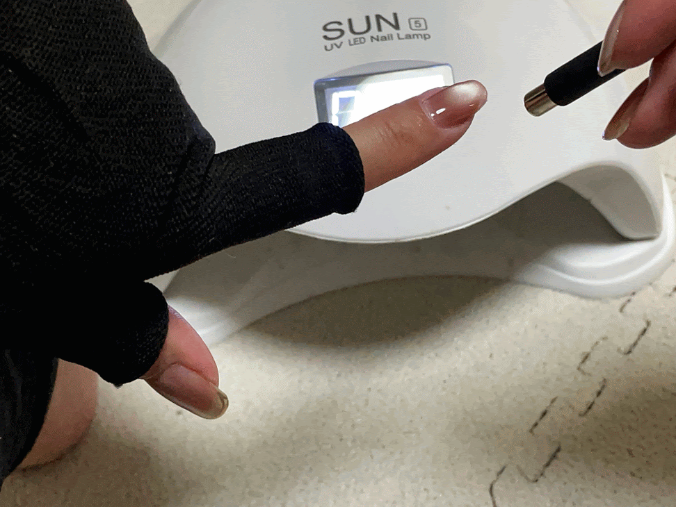 ネイル工房　5ミクロンマグを塗布＆硬化